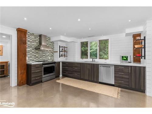 1095 Williamsport Road, Huntsville, ON - Indoor Photo Showing Kitchen With Upgraded Kitchen