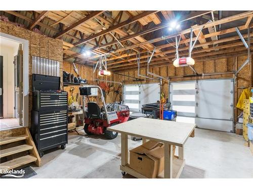 1095 Williamsport Road, Huntsville, ON - Indoor Photo Showing Garage