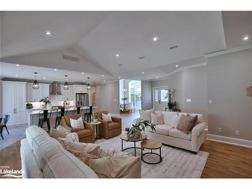 4 Laurel Boulevard, Collingwood, ON - Indoor Photo Showing Living Room