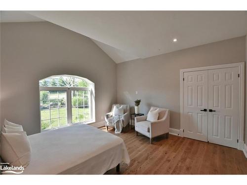 4 Laurel Boulevard, Collingwood, ON - Indoor Photo Showing Bedroom