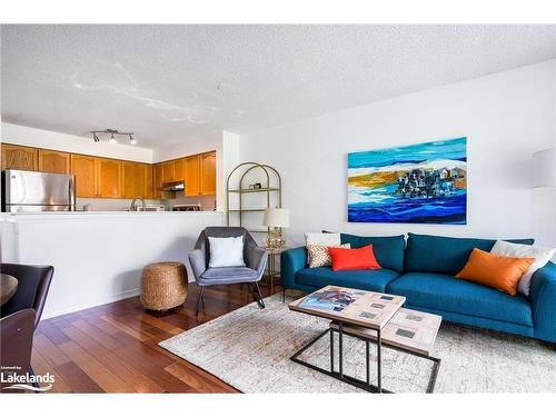 95-18 Ramblings Way, Collingwood, ON - Indoor Photo Showing Living Room