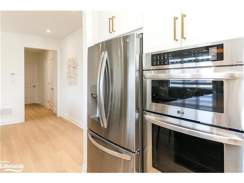 370 Ramblewood Drive, Wasaga Beach, ON - Indoor Photo Showing Kitchen With Stainless Steel Kitchen