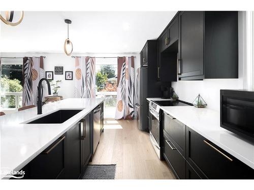 44 Parker Street W, Meaford, ON - Indoor Photo Showing Kitchen With Upgraded Kitchen