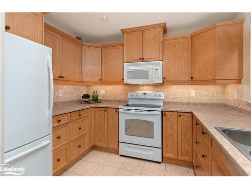 305-130 Steamship Bay Road, Gravenhurst, ON - Indoor Photo Showing Kitchen