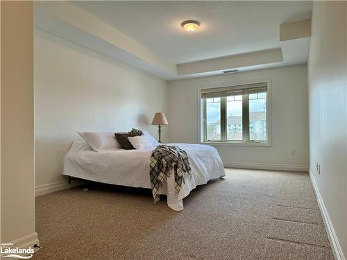 305-130 Steamship Bay Road, Gravenhurst, ON - Indoor Photo Showing Bedroom