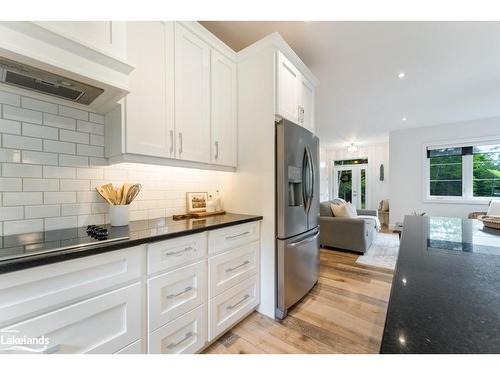 6 Boulder Court, Huntsville, ON - Indoor Photo Showing Kitchen With Upgraded Kitchen