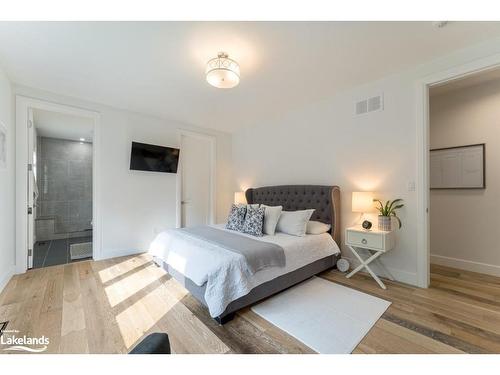 6 Boulder Court, Huntsville, ON - Indoor Photo Showing Bedroom