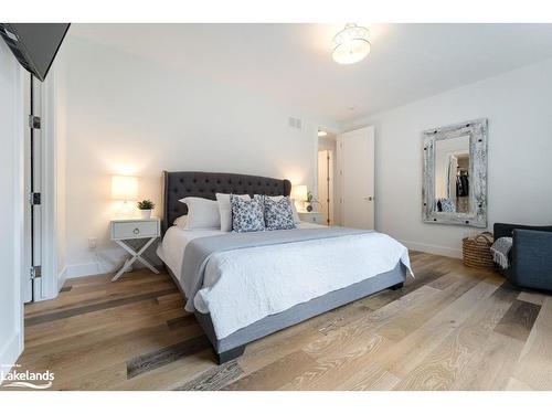 6 Boulder Court, Huntsville, ON - Indoor Photo Showing Bedroom