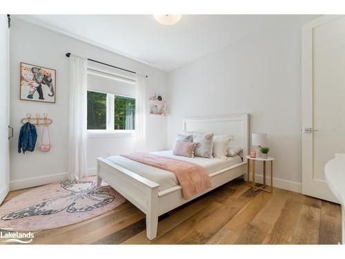 6 Boulder Court, Huntsville, ON - Indoor Photo Showing Bedroom