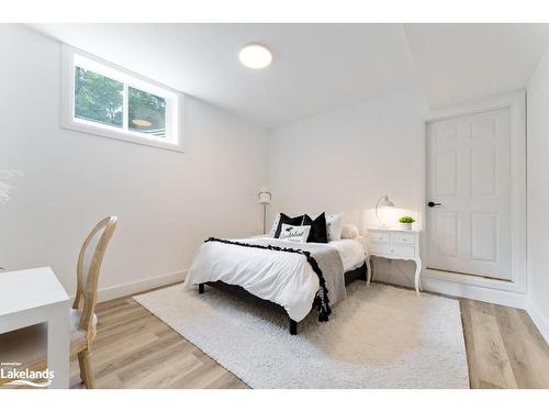 6 Boulder Court, Huntsville, ON - Indoor Photo Showing Bedroom