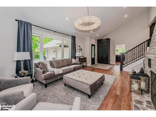 2038 15 Sideroad, Milton, ON - Indoor Photo Showing Living Room