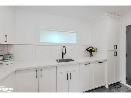 2038 15 Sideroad, Milton, ON - Indoor Photo Showing Kitchen