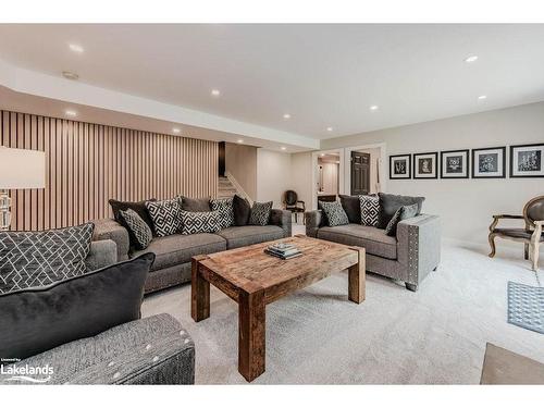 2038 15 Sideroad, Milton, ON - Indoor Photo Showing Living Room