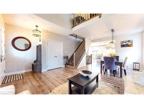 16 Portland Street, Collingwood, ON - Indoor Photo Showing Living Room