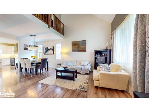 16 Portland Street, Collingwood, ON - Indoor Photo Showing Living Room