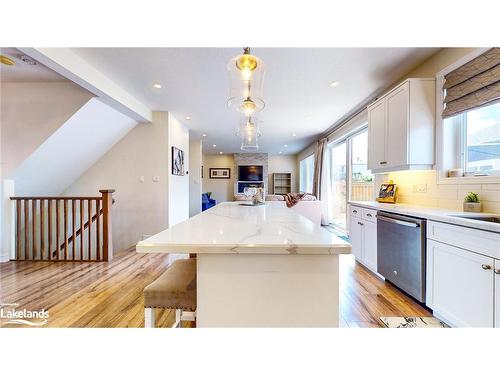 16 Portland Street, Collingwood, ON - Indoor Photo Showing Kitchen