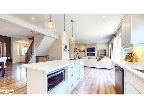 16 Portland Street, Collingwood, ON - Indoor Photo Showing Kitchen With Upgraded Kitchen