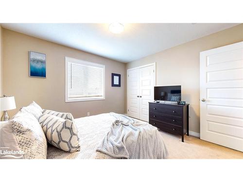 16 Portland Street, Collingwood, ON - Indoor Photo Showing Bedroom