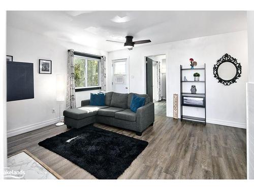 39-19 Dawson Drive, Collingwood, ON - Indoor Photo Showing Living Room