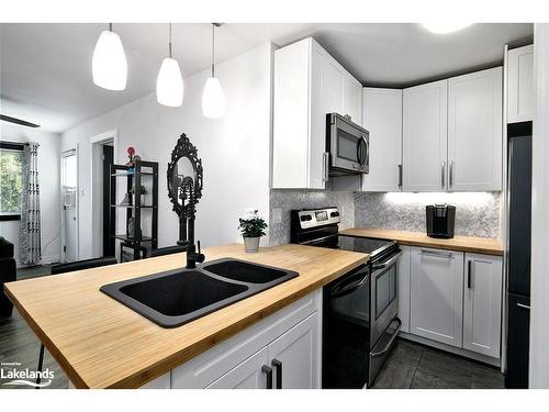 39-19 Dawson Drive, Collingwood, ON - Indoor Photo Showing Kitchen With Double Sink With Upgraded Kitchen