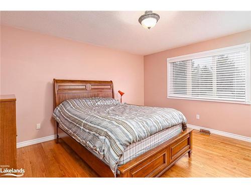 38 Mckean Boulevard, Nottawa, ON - Indoor Photo Showing Bedroom