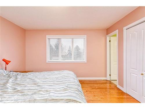 38 Mckean Boulevard, Nottawa, ON - Indoor Photo Showing Bedroom