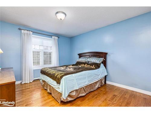 38 Mckean Boulevard, Nottawa, ON - Indoor Photo Showing Bedroom