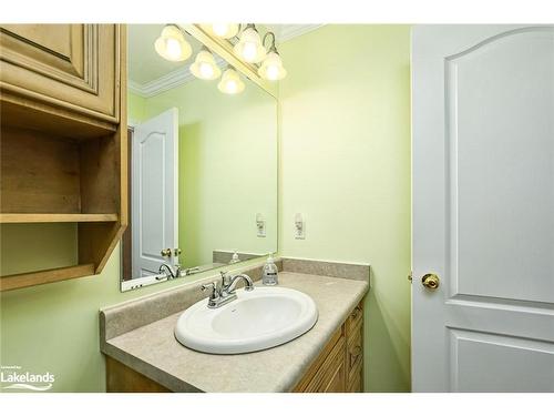 38 Mckean Boulevard, Nottawa, ON - Indoor Photo Showing Bathroom