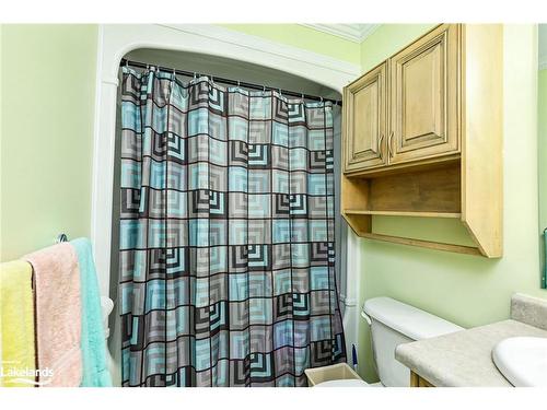 38 Mckean Boulevard, Nottawa, ON - Indoor Photo Showing Bathroom