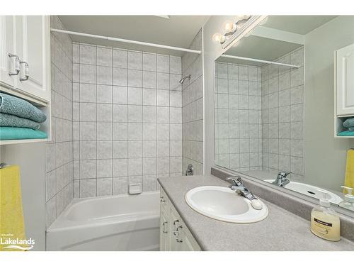 38 Mckean Boulevard, Nottawa, ON - Indoor Photo Showing Bathroom