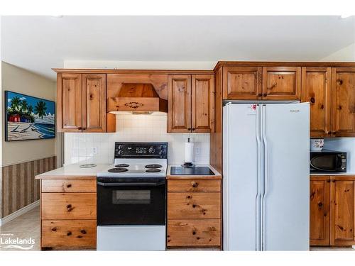 7 Andrew Court, Wasaga Beach, ON - Indoor Photo Showing Kitchen