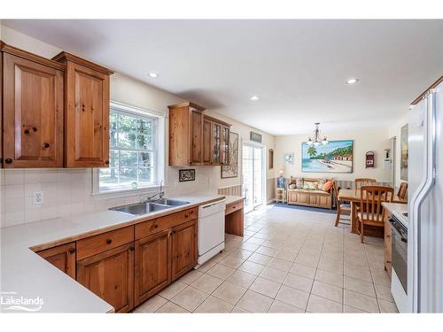 7 Andrew Court, Wasaga Beach, ON - Indoor Photo Showing Kitchen With Double Sink