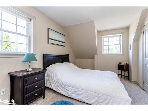 7 Andrew Court, Wasaga Beach, ON - Indoor Photo Showing Bedroom