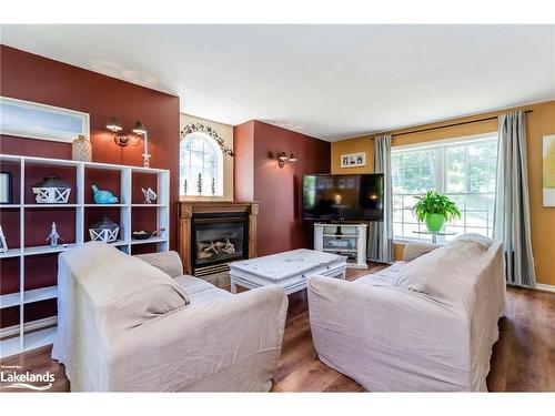 7 Andrew Court, Wasaga Beach, ON - Indoor Photo Showing Living Room With Fireplace