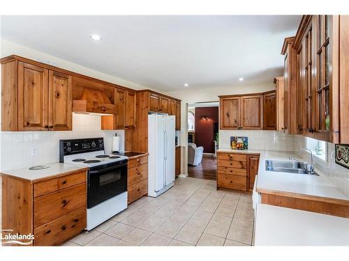 7 Andrew Court, Wasaga Beach, ON - Indoor Photo Showing Kitchen With Double Sink