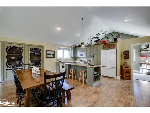 230 Ecclestone Drive, Bracebridge, ON - Indoor Photo Showing Dining Room