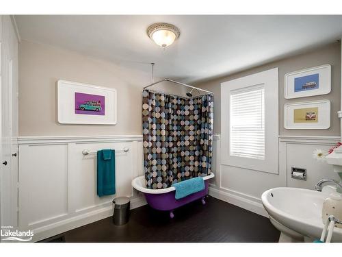 230 Ecclestone Drive, Bracebridge, ON - Indoor Photo Showing Bathroom