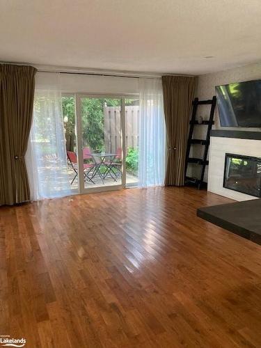 104-23 Dawson Drive, Collingwood, ON - Indoor Photo Showing Living Room