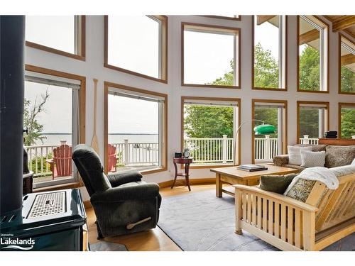 53 Sandy Island, Parry Sound, ON - Indoor Photo Showing Living Room