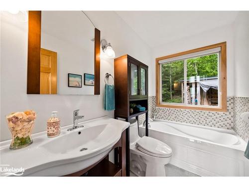 53 Sandy Island, Parry Sound, ON - Indoor Photo Showing Bathroom