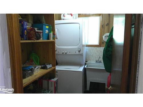 69 Albert Avenue, Tiny, ON - Indoor Photo Showing Laundry Room