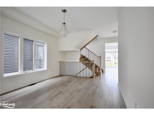 32 Simona Avenue, Wasaga Beach, ON - Indoor Photo Showing Other Room