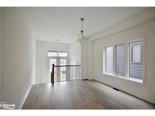 32 Simona Avenue, Wasaga Beach, ON - Indoor Photo Showing Other Room