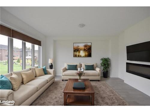 32 Simona Avenue, Wasaga Beach, ON - Indoor Photo Showing Living Room