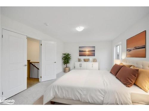 32 Simona Avenue, Wasaga Beach, ON - Indoor Photo Showing Bedroom