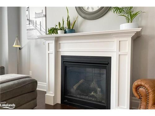 29 Garbutt Crescent, Collingwood, ON - Indoor Photo Showing Living Room With Fireplace