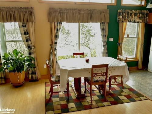 34 Pine Drive, Sprucedale, ON - Indoor Photo Showing Dining Room