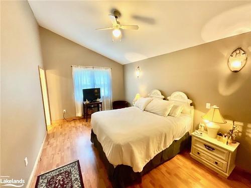 34 Pine Drive, Sprucedale, ON - Indoor Photo Showing Bedroom