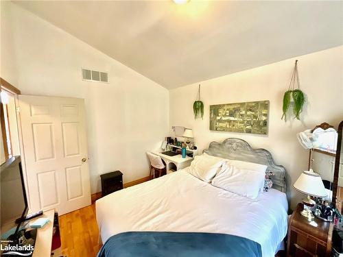 34 Pine Drive, Sprucedale, ON - Indoor Photo Showing Bedroom