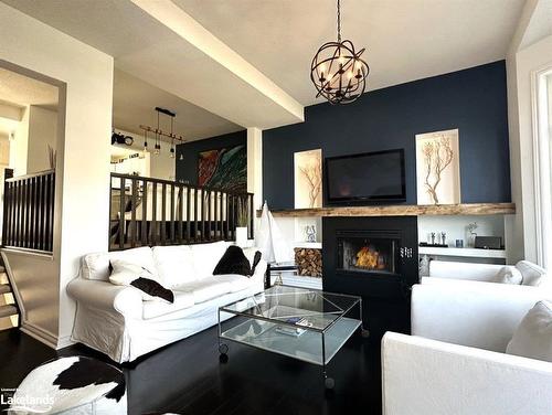 53 Lighthouse Lane E, Collingwood, ON - Indoor Photo Showing Living Room With Fireplace